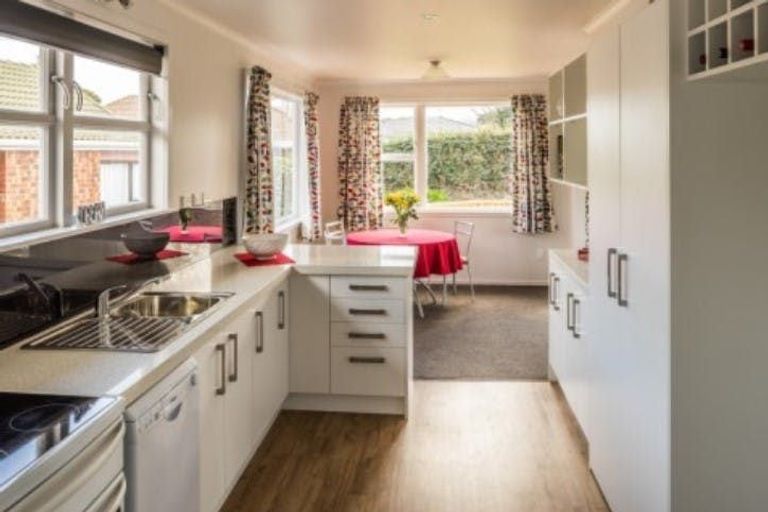 Photo of property in 11a Raymond Terrace, Fairfield, Lower Hutt, 5011