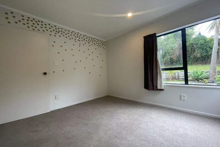 Photo of property in 6 Thalia Place, Totara Vale, Auckland, 0629