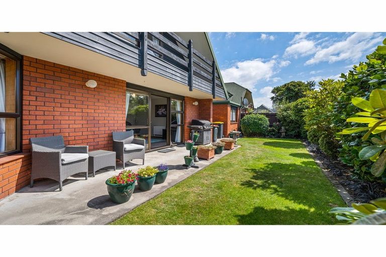 Photo of property in 2 Elsom Lane, Avonhead, Christchurch, 8042