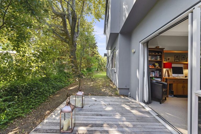 Photo of property in 20b Grand Vue Road, Kawaha Point, Rotorua, 3010