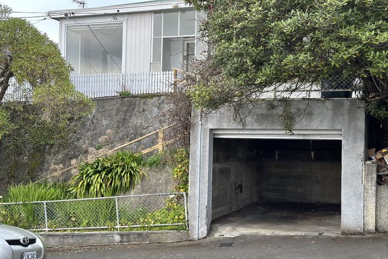Photo of property in 11 Maarama Crescent, Aro Valley, Wellington, 6021