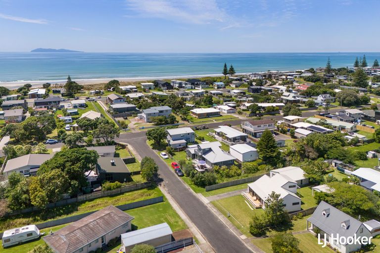 Photo of property in 1 Patterson Place, Waihi Beach, 3611