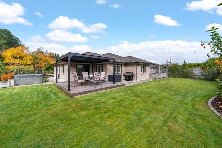 Photo of property in 17 Opal Avenue, Timberlea, Upper Hutt, 5018