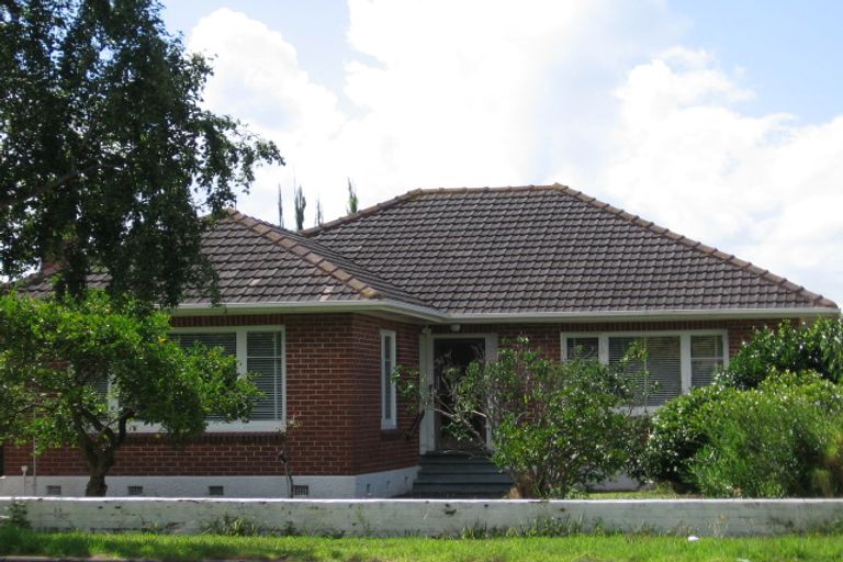 Photo of property in 69 Avondale Road, Avondale, Auckland, 1026