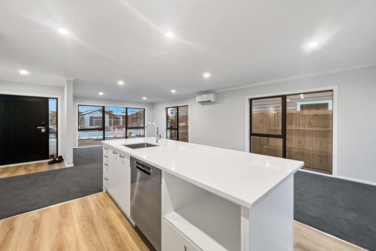 Photo of property in 10 Rotoiti Place, Paraparaumu, 5032