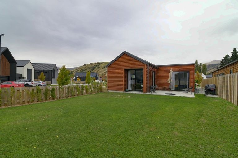 Photo of property in 25 Lauder Street, Lake Hayes, Queenstown, 9304