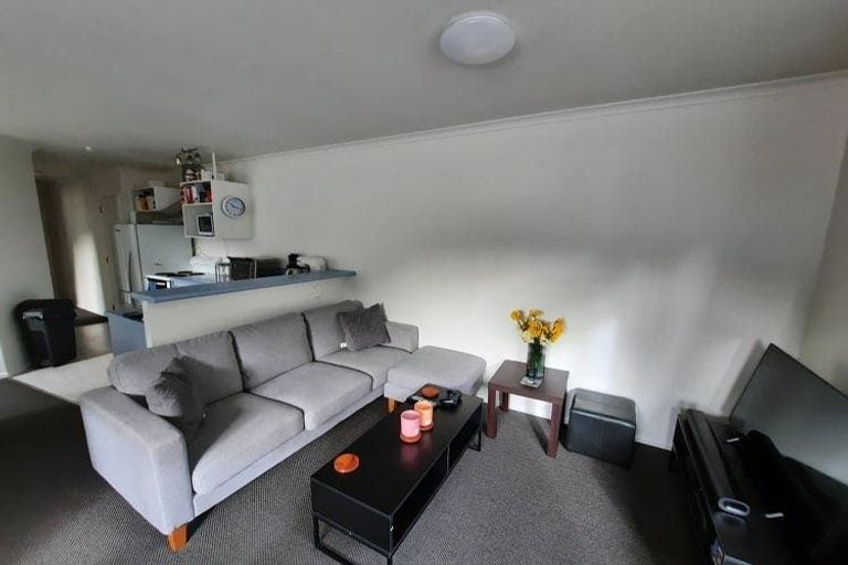 Photo of property in 64a Newlands Road, Newlands, Wellington, 6037