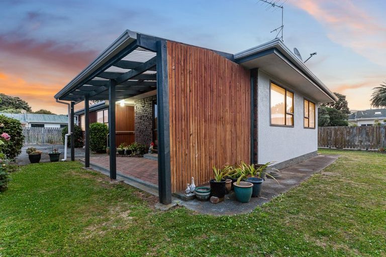 Photo of property in 66c Main Road, Titahi Bay, Porirua, 5022