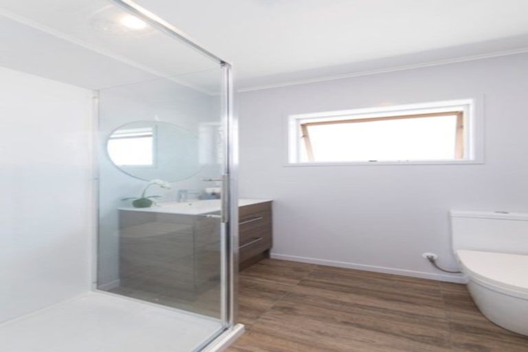 Photo of property in 2/45 Knightsbridge Drive, Forrest Hill, Auckland, 0620