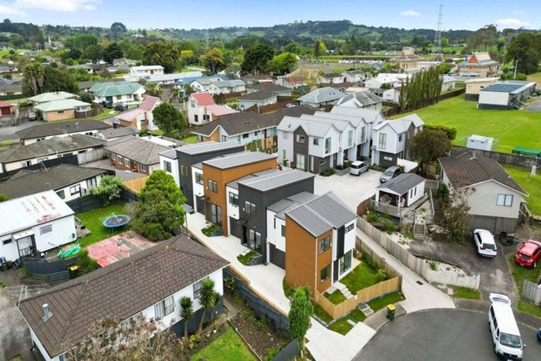 Photo of property in 12c Massine Place, Randwick Park, Auckland, 2105