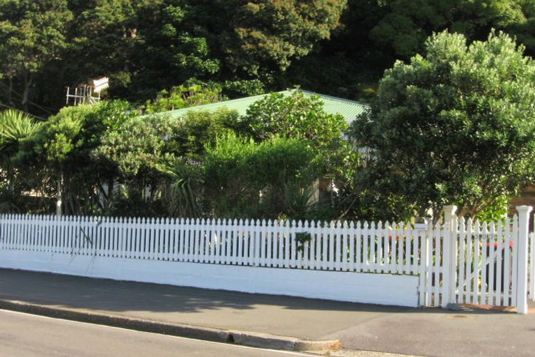 Photo of property in 307 Karaka Bay Road, Karaka Bays, Wellington, 6022