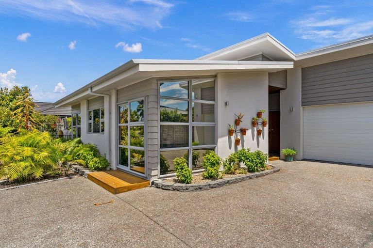 Photo of property in 98 Barbados Way, One Tree Point, 0118