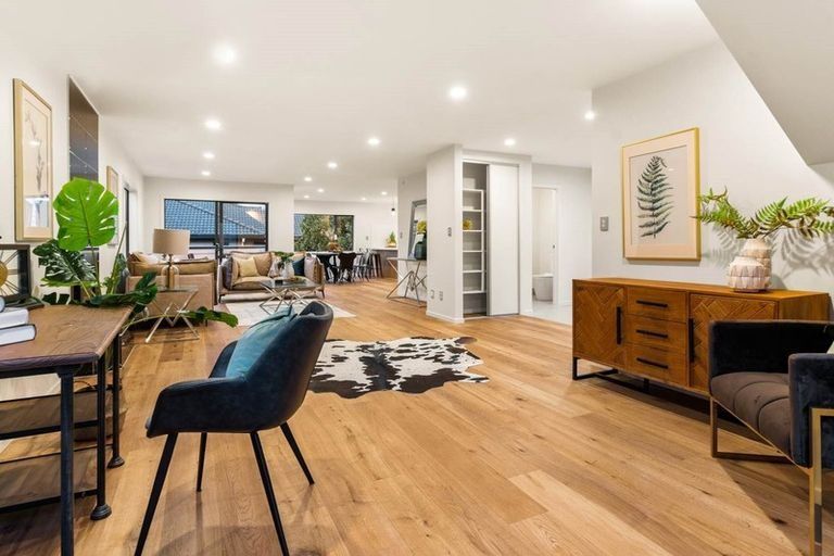 Photo of property in 45a Forrest Hill Road, Milford, Auckland, 0620