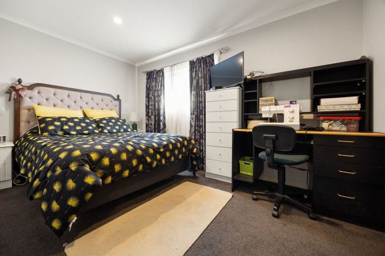 Photo of property in 100 Morrow Avenue, St Andrews, Hamilton, 3200