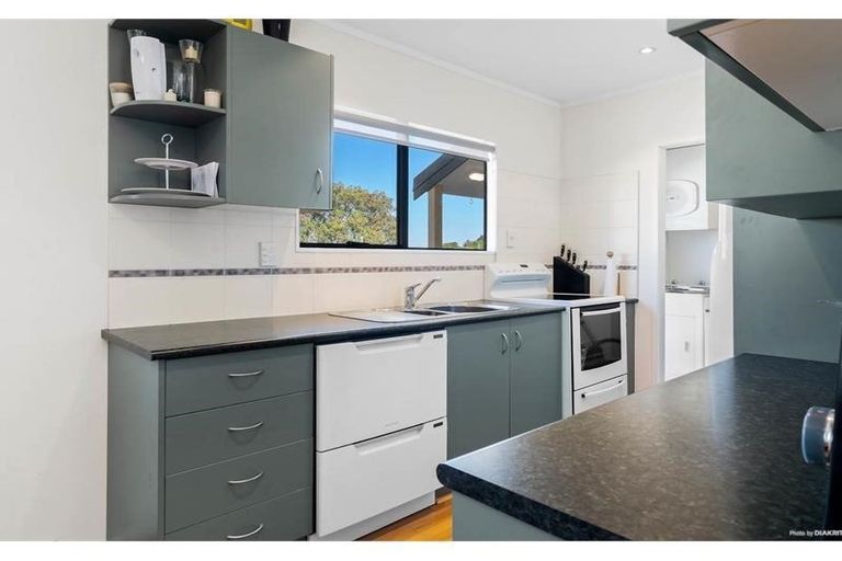 Photo of property in 10 Seaward Place, Wattle Downs, Auckland, 2103