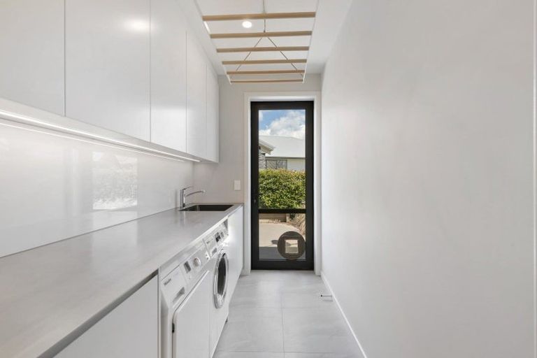 Photo of property in 2 Avalanche Place, Wanaka, 9305