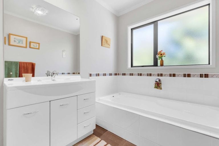 Photo of property in 8a Norfolk Drive, Cambridge, 3434