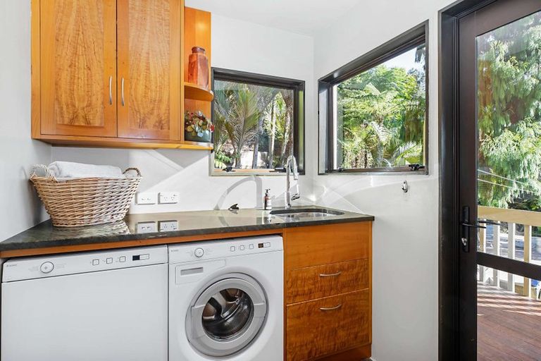 Photo of property in 68 Laingholm Drive, Laingholm, Auckland, 0604