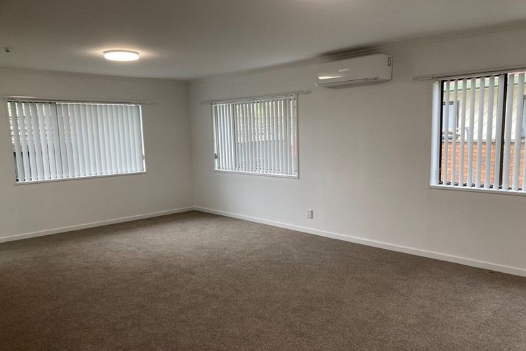 Photo of property in 1 Masonic Close, Takaro, Palmerston North, 4412