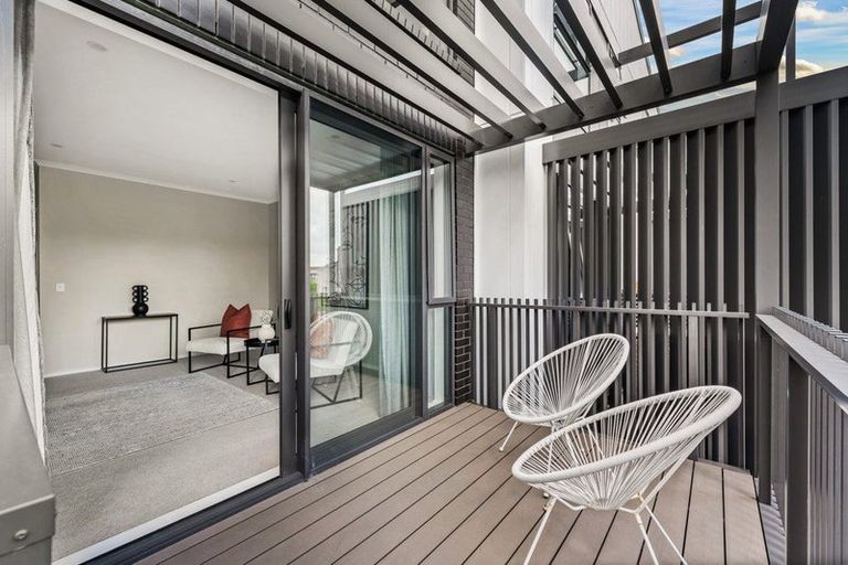 Photo of property in 3/2 Rangitamiro Place, Hobsonville, Auckland, 0616