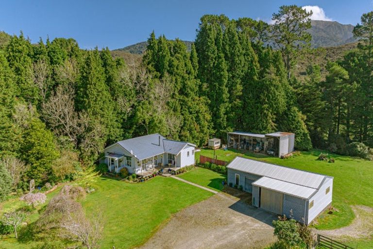 Photo of property in 722 Putara Road, Eketahuna, 4994