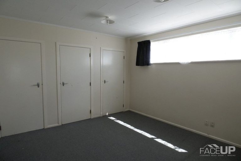 Photo of property in 49 Flanshaw Road, Te Atatu South, Auckland, 0610
