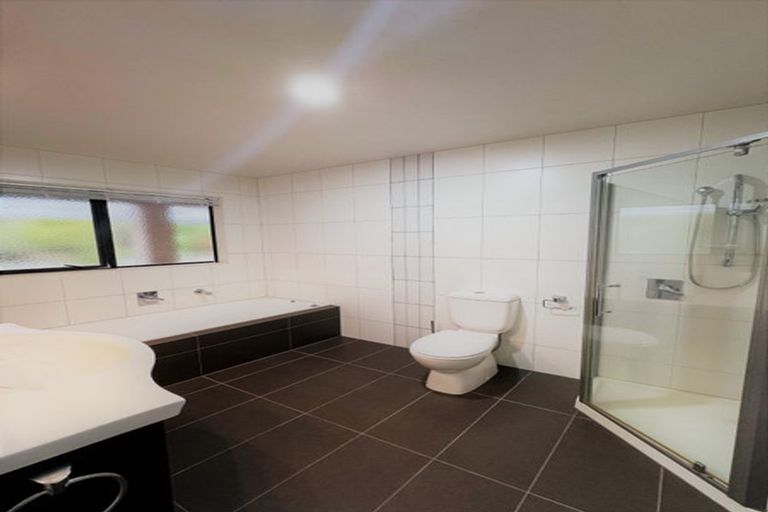 Photo of property in 21 Springvale Drive, Fairview Heights, Auckland, 0632