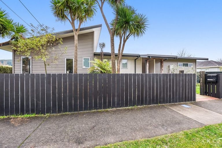 Photo of property in 21 Pempsey Street, Silverstream, Upper Hutt, 5019