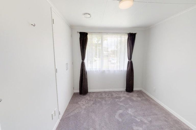 Photo of property in 17 Egmont Place, Westbrook, Palmerston North, 4412
