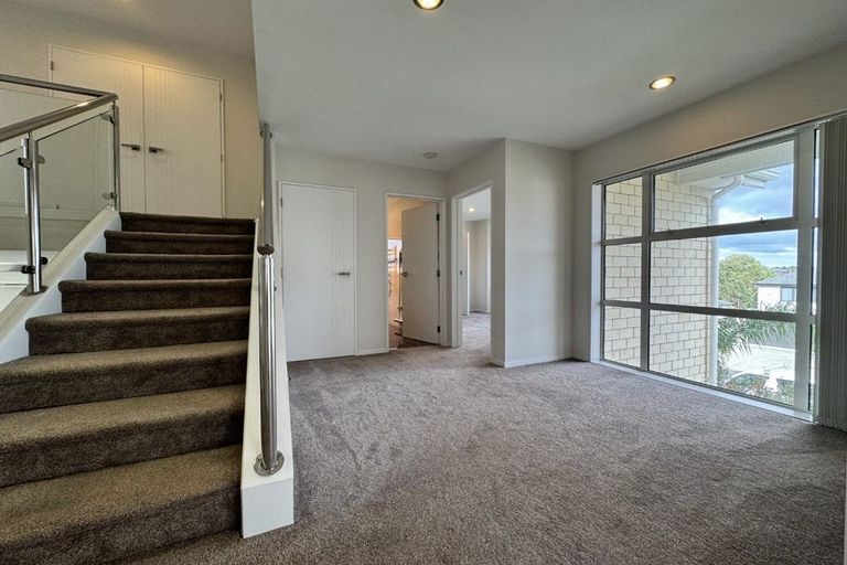 Photo of property in 39 Travis View Drive, Fairview Heights, Auckland, 0632