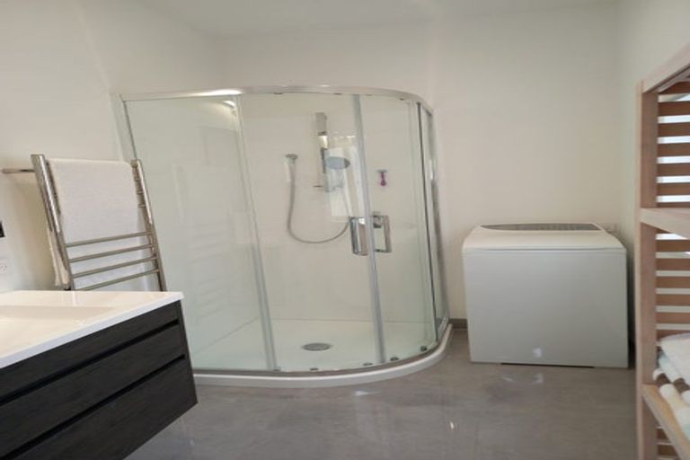 Photo of property in 27 Bournemouth Terrace, Murrays Bay, Auckland, 0630