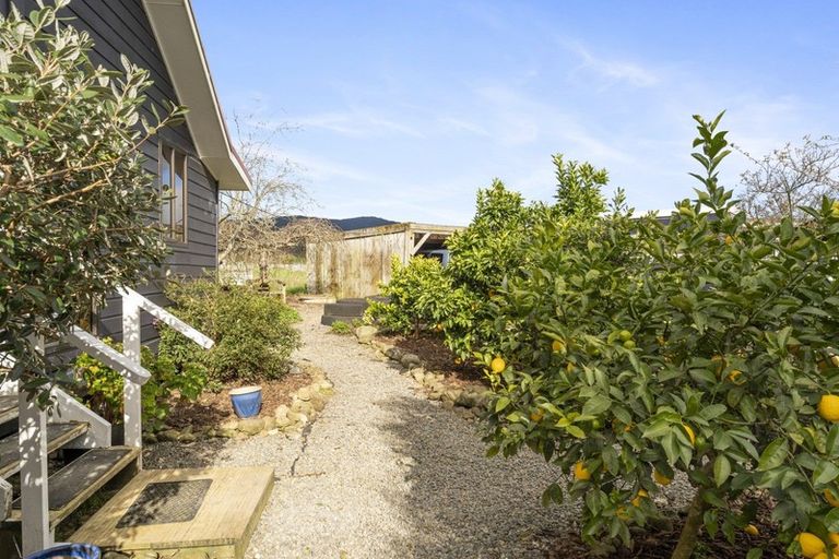 Photo of property in 103 Waikawa Beach Road, Manakau, Levin, 5573