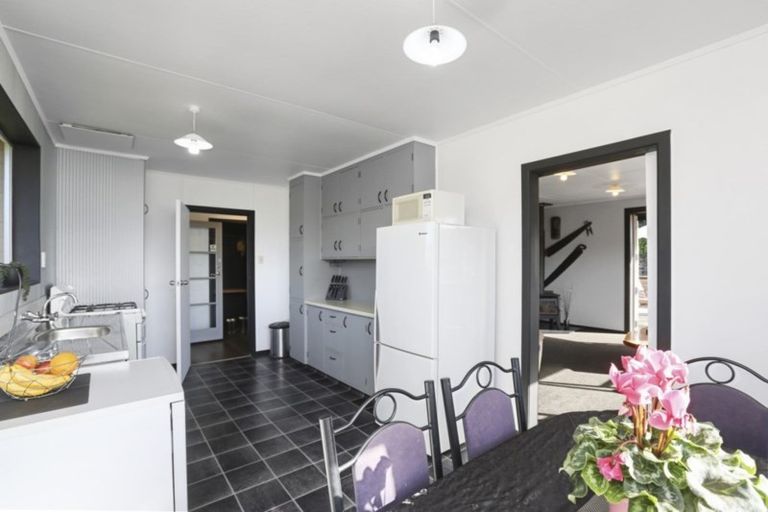 Photo of property in 7 Oawai Place, Marfell, New Plymouth, 4310