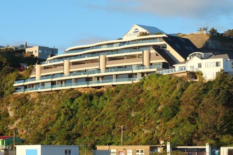 Photo of property in Shelley Bay Terraces, 1/61 Maupuia Road, Maupuia, Wellington, 6022