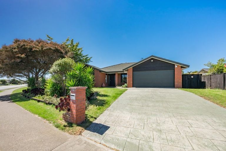 Photo of property in 139 Guildford Drive, Paraparaumu Beach, Paraparaumu, 5032