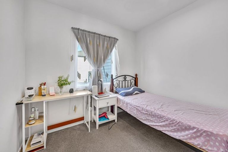 Photo of property in 8/30 John Jennings Drive, Oteha, Auckland, 0632