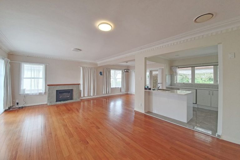 Photo of property in 35a Bradbury Road, Botany Downs, Auckland, 2010