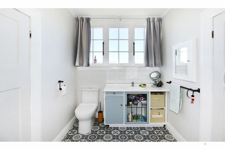 Photo of property in 17 Rhodes Street, Waimate, 7924