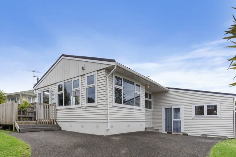 Photo of property in 1/3 Kennedy Avenue, Forrest Hill, Auckland, 0620