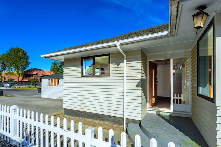 Photo of property in 46 Athol Terrace, Upper Riccarton, Christchurch, 8041