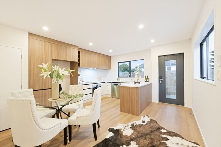 Photo of property in 35c Hereford Street, Te Atatu Peninsula, Auckland, 0610