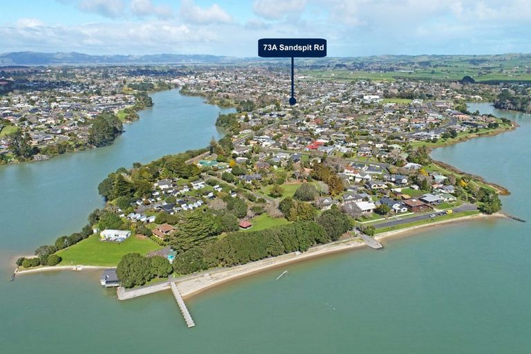 Photo of property in 73a Sandspit Road, Waiuku, 2123