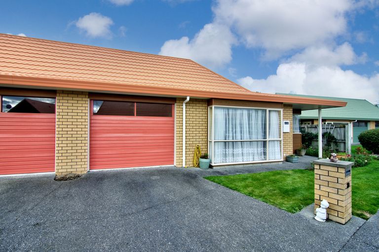 Photo of property in Holdsworth Villas, 38/2 William Donald Drive, Solway, Masterton, 5810