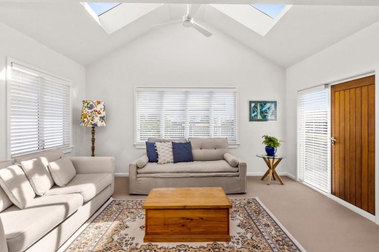 Photo of property in 28 Tauroa Road, Havelock North, 4130