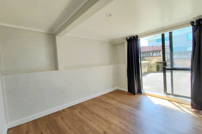 Photo of property in 1/30 Chislehurst Street, Henderson, Auckland, 0612