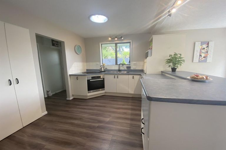 Photo of property in 39 Camberwell Place, Avonhead, Christchurch, 8042