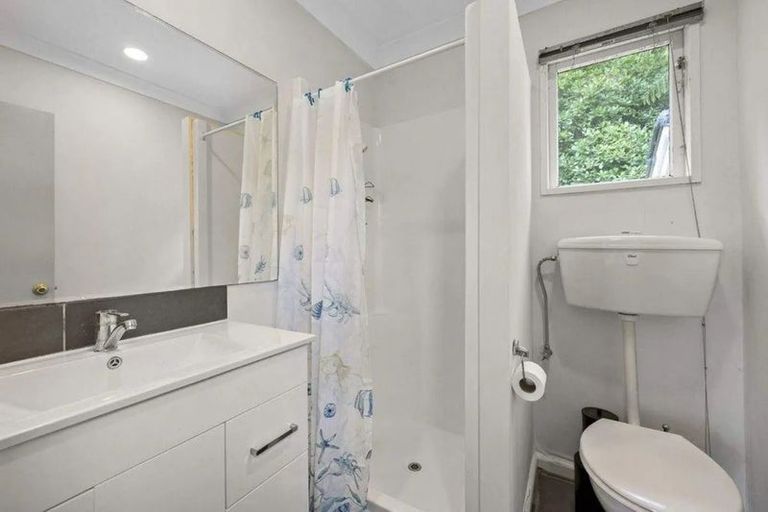 Photo of property in 15 Ferry Road, Days Bay, Lower Hutt, 5013