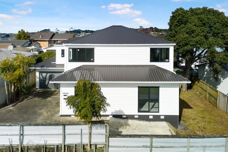 Photo of property in 4190a Great North Road, Glendene, Auckland, 0602