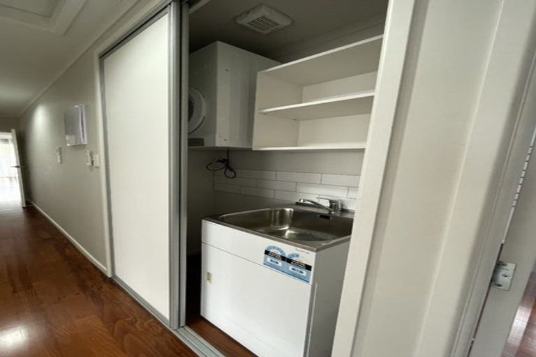 Photo of property in 1/73 Hellyers Street, Birkdale, Auckland, 0626