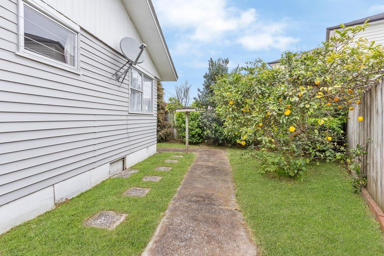 Photo of property in 1/7 Studfall Street, Pakuranga Heights, Auckland, 2010